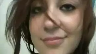 العاهرة السمراء أنيسا كيت تمارس الجنس مع نفسها بجنون، تئن بلا سيطرة