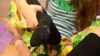 تمصّ الزب ثم تُقبّل: فمها دائمًا مشغول