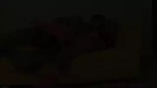 سمراء رفيعة تحب أن تُمارس معها الجنس وتتحرك مثل نجم إباحي