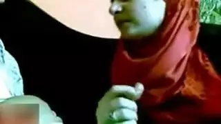 محجبة عطشانك للبن الزبر