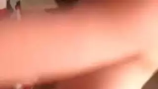 متصدع وربط هذه الكلبة الشقراء النحيلة التي هي أيضا مشعر في كس
