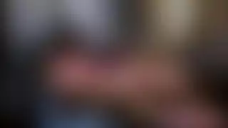 امرأة أكبر سنًا مثيرة تغوي شابًا لجلسة جنس فموي وشرجي صريحة