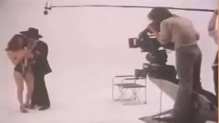 الشقراء الساخنة كاتيا تُمارس عليها الجنس في سريرها