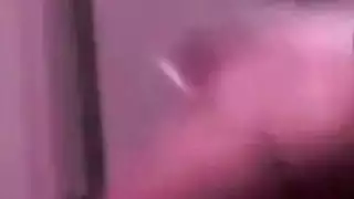 شقراء تعاني مادياً تتباهى بكسها العاري من أجل الجنس