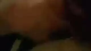 عرض شرجي بجانب المسبح لفتاة شقراء