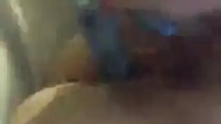 أحمر الشعر مع الشعر الوردي، آغست آن يعرف ما يجب القيام به مع ديكس كبيرة سوداء، كل يوم