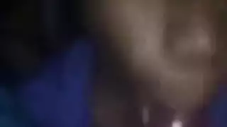 مختنق بدمية جنسية ضخمة من خشب الأبنوس