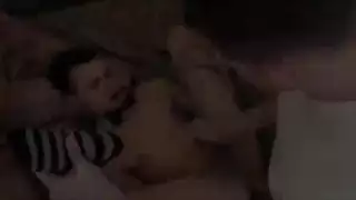 فحص الثدي العلني يتحول إلى finger fucking صعب