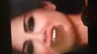 صوفيا ليون تأخذ قضيبًا صارخًا في مشهد بورنو عنيف