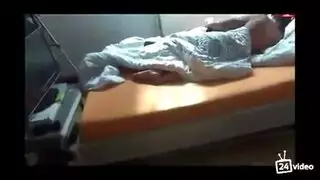 نيك صديقته بجانب صديقاتها