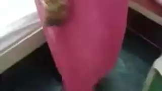 أم مثيرة تحصل على خدمة سباكة مع كريمة إضافية