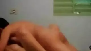 أوجي علني صباحي: مراهقة تأخذ كل الفتحات حشواً بين الأعراق
