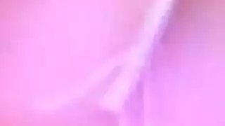 العزف المنفرد على البيانو بالإصبع لفتاة الرئيس المهمة