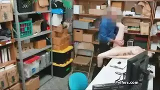لصّة تُعتقل ثم تُمارس معها الجنس بقوة
