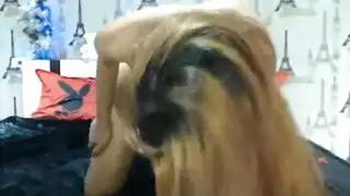الملعقة المكتبية تتحول إلى ضرب كس مشعر