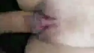 قضيب ضخم يضرب شق ضيق مبلل