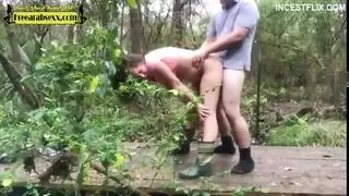 يشوف أخته تستمني