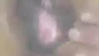 صدمة جنسية سريعة: تفريج فتحات القرفصاء بخشونة وعمق