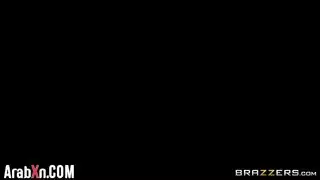 جوردي يشاهد أمه في كل مكان يقذف عليها