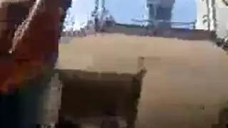 لاتينية مثيرة تصور فيديو جنسي بينما زوجها خارج
