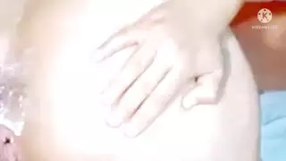 الزوجة العربية تأخذ زب صديقها السميك في شرجها الضيق