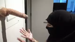 مص مبلول فوضوي من قحة عربية مسلمة على لحم ضخم غير مقصوص