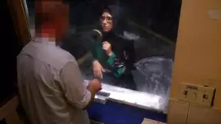عاهرة عربية مثيرة تتلقى ضربات قوية مقابل الدفع في غرفة وضيعة