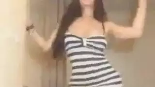 جميلة محجبة تكشف مؤخرتها لممارسة سريعة