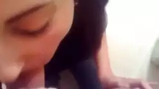 السائل في فمها: الزوجة العربية تحب المص والابتلاع