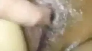 خادمة تطيع بفتح ساقيها لقضيب صلب
