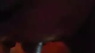 أم شقراء مثيرة تتعرى تمامًا لتصوير إباحي
