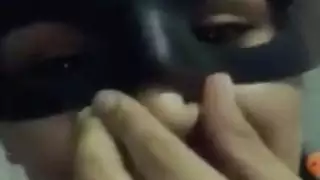 بث مباشر صريح: شاب تركي يكشف عن ثدييه