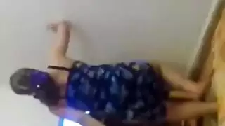 قفزة المؤخرة الكبيرة المستديرة للفتاة العربية في فيلم إباحي صريح