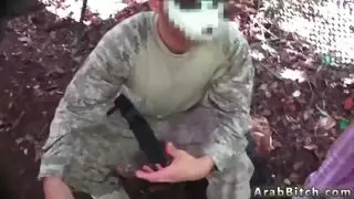 نيك في الخارج: وسيم عربي يأخذ زبه للخارج
