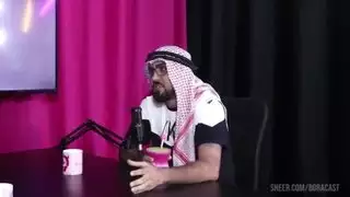 كلام فاحش ولعاب: تمص بظرها بينما يمارس الجنس معها شاب عربي وسيم