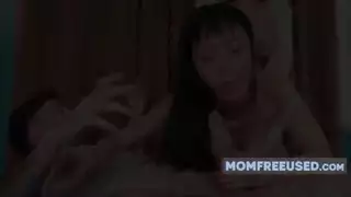 زوجة الأب ذات الاستخدام المجاني تحصل على اختراق مزدوج في فيديو إباحي