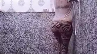 شهوة الصحراء: عاهرات عربيات في مشاهد ثلاثية صريحة