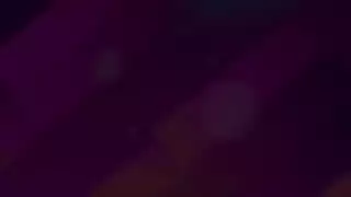 خادمة كولومبية تُحشى بالنقود والقضيب