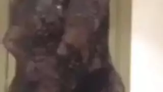فتاة تركية تتعرض للضرب بقوة