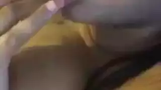 جلسة ويب كام ساخنة للاتينا: استمناء ومص قوي مع صديقتها