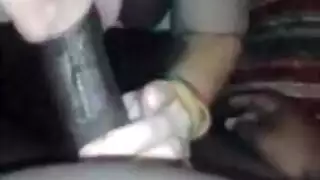إباحية باللون الوردي: بلوزة لاتكس، ساتان، ونيك عميق