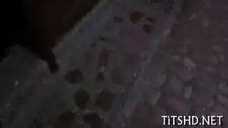 أجلس وجهي بينما زوجتي في العمل