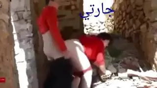 جنس كاميرا خفية: محجبة تُمارس الجنس بعنف في مشهد ريفي إباحي