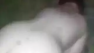 عاهرة سمراء تأخذ زبين لفيديو إكس إكس إكس