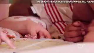 نيك فتاة بيضاء ثديها كبير