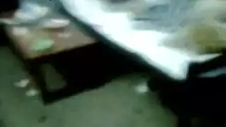 زوجه عربية في فيديو سكس منزلي مسرب تدلع زوجها قبلات ومص ونيك الفيديو اباحي مجاني