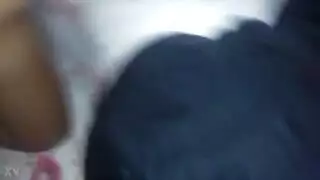 طاقم كابينة خائن يمارس الجنس الثلاثي العنيف