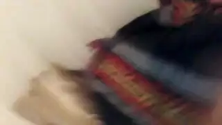 الرجل وهو بيرضع من بز مراه