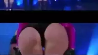 وضع الكلب المكثف: تدليك فرجها المبلل أثناء الجنس