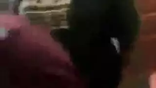 فتاة سمراء منحنية نيك مزدوج صريح
